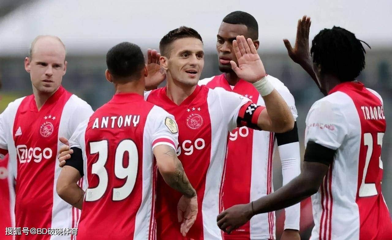 二年在此舞 二年在此舞